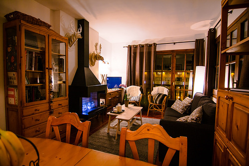 Living room with fireplace and flat screen TV - Els Refugis Canillo